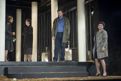Moldvai Kiss Andrea, Varjú Olga, Kardos Róbert, Varga Anikó - © theater.hu - Ilovszky  Béla