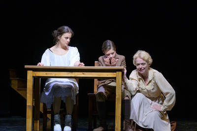 Hartai Petra, Varga Áron, Csapó Virág - © theater.hu - Ilovszky  Béla
