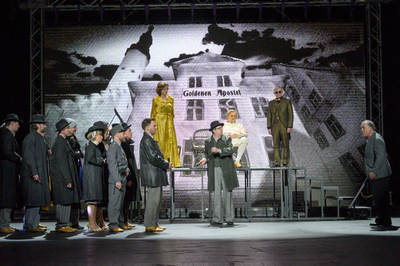 Az öreg hölgy látogatása Az öreg hölgy látogatása