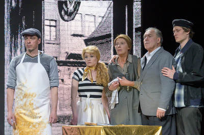 Az öreg hölgy látogatása Az öreg hölgy látogatása