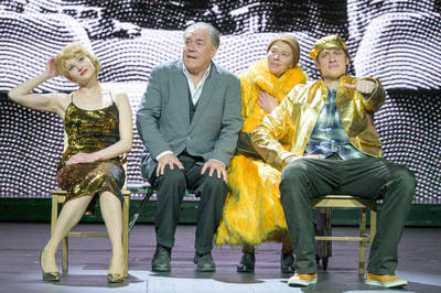 Az öreg hölgy látogatása Az öreg hölgy látogatása