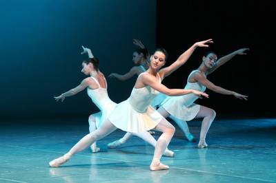 Balanchine est - Concerto Barocco Balanchine est - Concerto Barocco