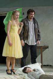 Szandtner Anna, Hámori Gabriella, Széles László - © theater.hu - Ilovszky  Béla